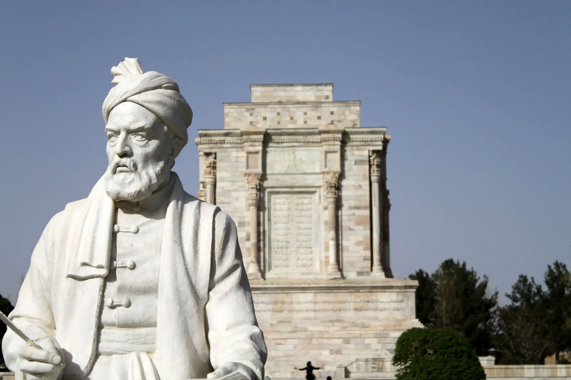 معمار آرامگاه خیام، فردوسی و کمال‌الملک کیست؟