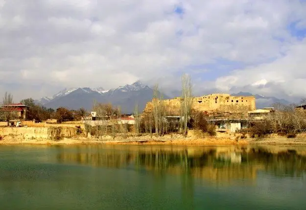 جاذبه‌های جنگلی، کویری و کوهستانی اصفهان/شترسواری در کویر سیازگه تا «تختگاه سلیمان»
