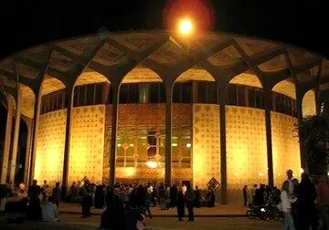 اعتراض به یک ناعدالتی/ وقتی دستمزد یک فوتبالیست اندازه کل بودجه تئاتر کشور است/ عکس
