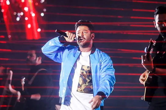 آقای گلزار ! هذیان می‌گویی!
