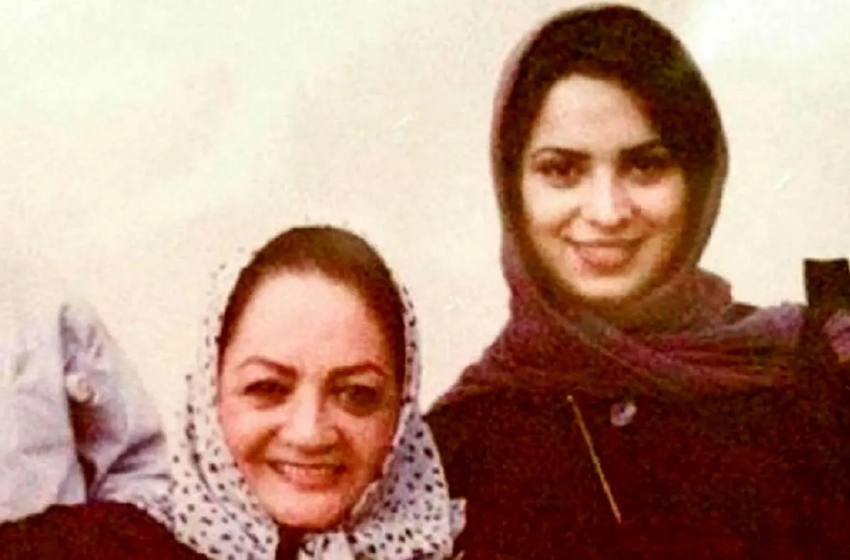 «شهلا ریاحی و لیلا فروهر» در نمایی از فیلم چهار خواهر؛ سال 46
