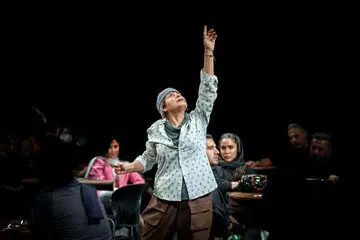 سیما تیرانداز چطور کولبر شد؟/ تئاتری که درد ندارد، باید تعطیل شود
