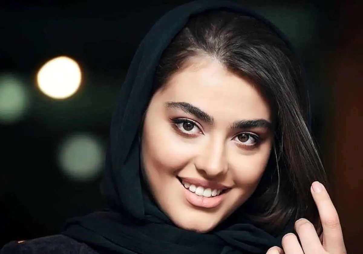 جلف بازی ریحانه پارسا در متروی استانبول
