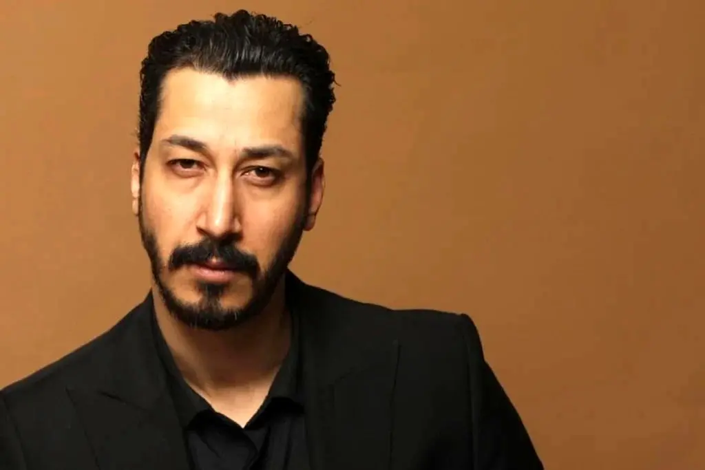 هم قدِ بلند و هم بختِ بلند/ مسیر بهرام افشاری از فروش خون تا کارگردانی پرفروش‌ترین فیلم و رسیدن به سیمرغ بلورین
