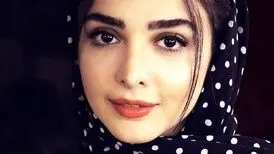 سلفی ادایی المیرا دهقانی این‌بار در یک خودرو
