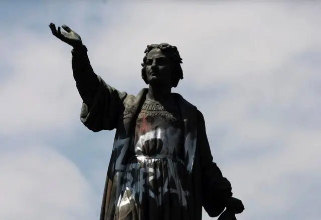 مجسمه یک زن بومی جایگزین مجسمه کریستف کلمب شد