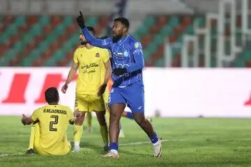 ستاره استقلال مدل یک مجله مد شد