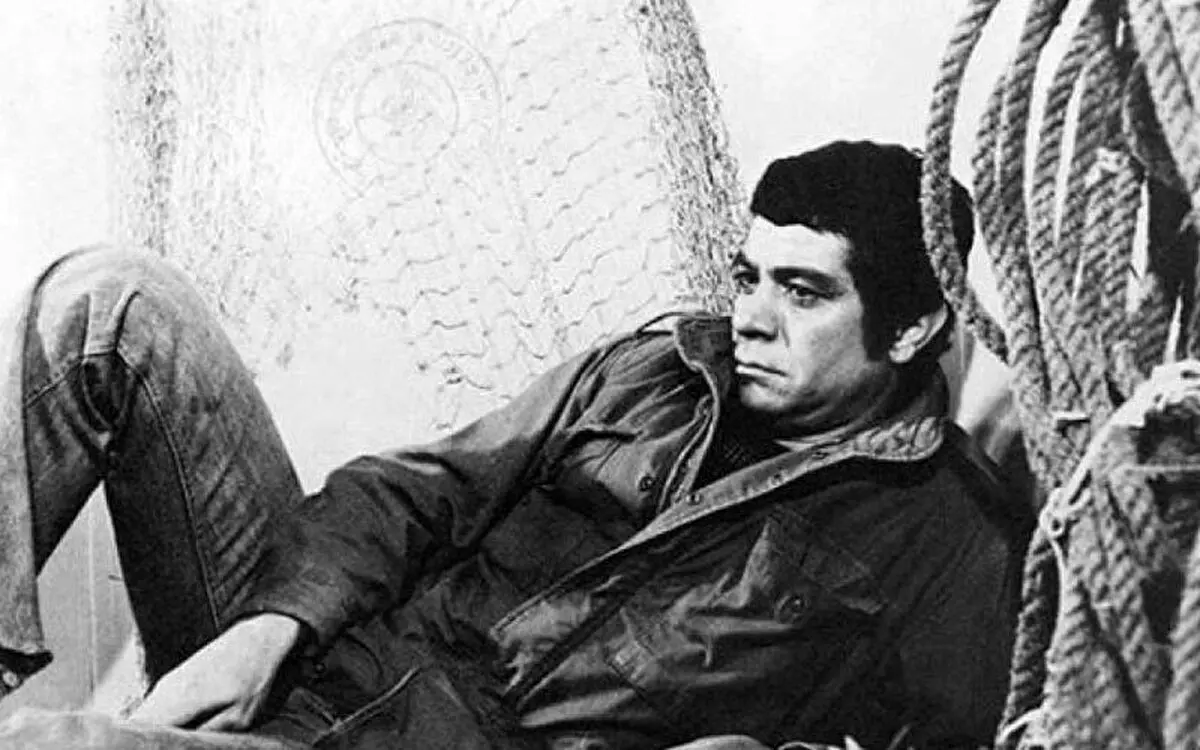 بهروز وثوقی در کنار علی حاتمی سال ۱۳۴۹