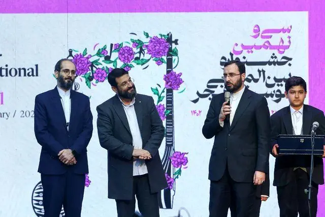 تقدیر از خواننده «فرمانده مهدی» در جشنواره فجر / سرود را آکادمیک‌تر خواهیم کرد
