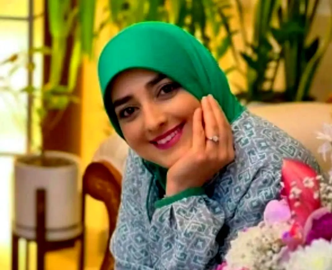دلخوری و واکنش ستاره سادات قطبی به کامنت‌های سمی درباره بوسیدن پسر همسرش