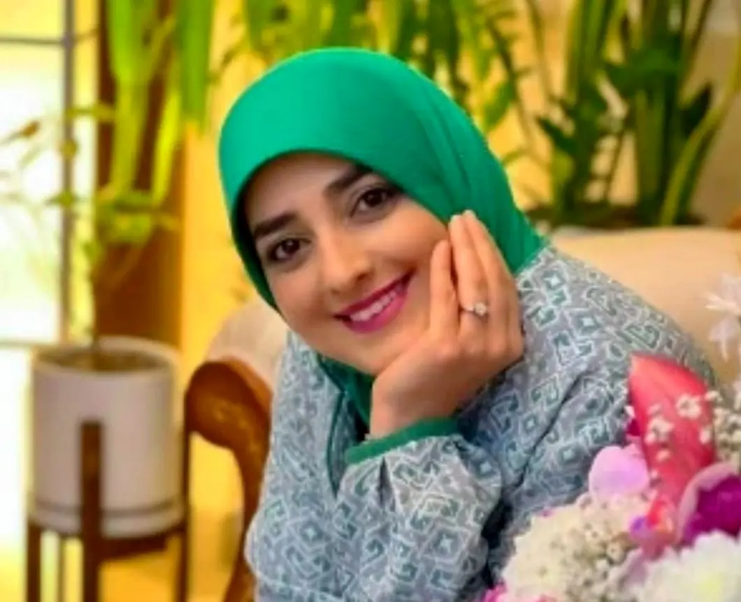 دلخوری و واکنش ستاره سادات قطبی به کامنت‌های سمی درباره بوسیدن پسر همسرش