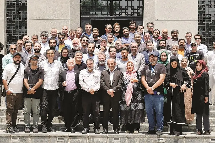 لزوم نمایش افتخارات و دستاوردهای کشور