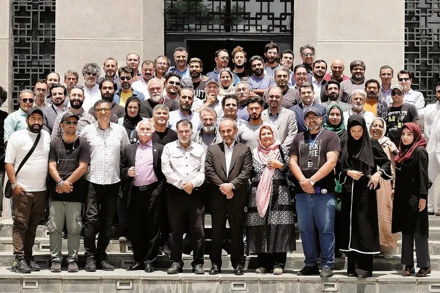 لزوم نمایش افتخارات و دستاوردهای کشور