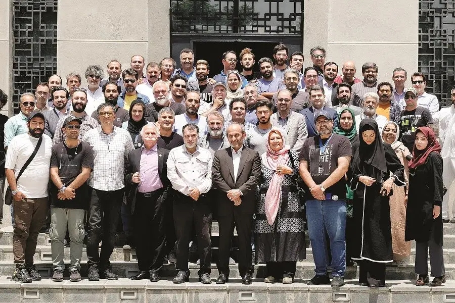 لزوم نمایش افتخارات و دستاوردهای کشور