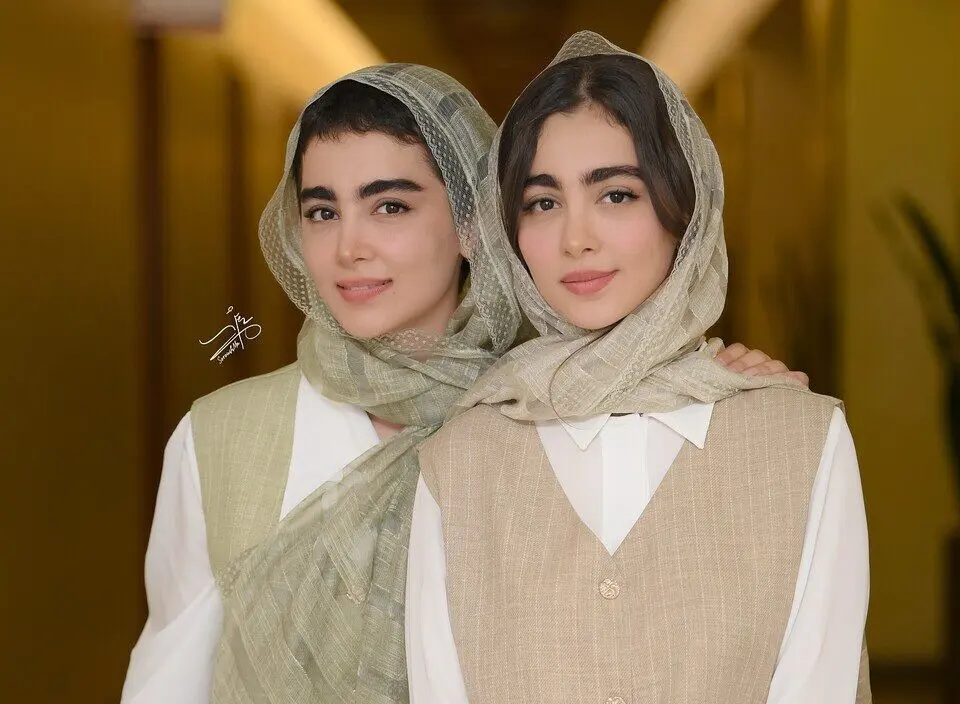 تیپ متفاوت سارا و نیکای پایتخت در کنسرت سهراب پاکزاد