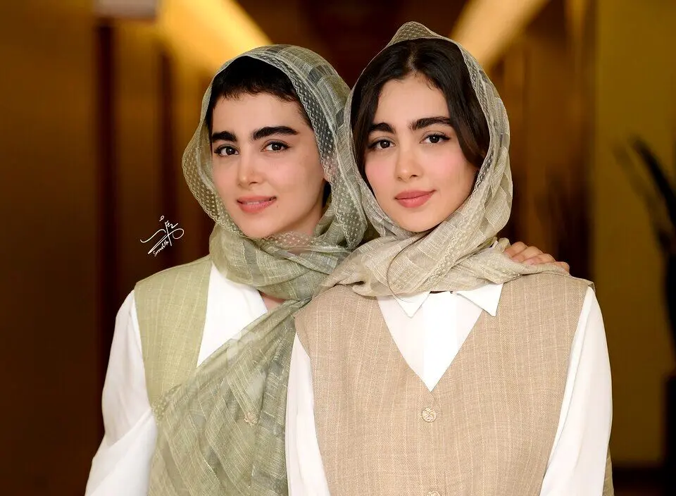 تیپ متفاوت سارا و نیکای پایتخت در کنسرت سهراب پاکزاد