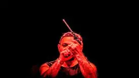 «امشب به صرف بورش و خون» نمایشی که مدیون بازیگران خود است