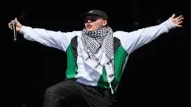 گروه موسیقی ایرلندی از اتهام تروریسم مبرا شد و شعار آزادی فلسطین سرداد
