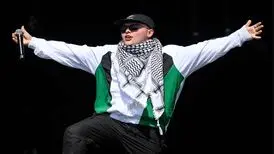 گروه موسیقی ایرلندی از اتهام تروریسم مبرا شد و شعار آزادی فلسطین سرداد
