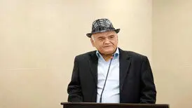 جشن تولد مرحوم اکبر عبدی بر سر مزارش/ عکس