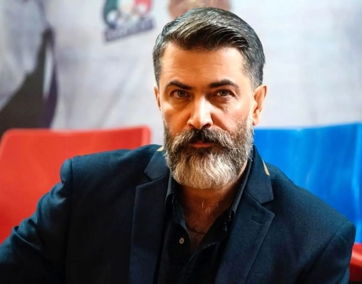 تصویری خاص از پارسا پیروزفر در مراسم ختم رضا داودنژاد
