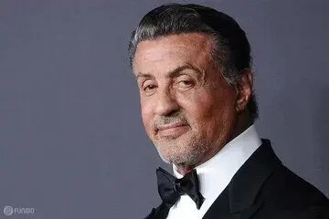 دختران سیلوستر استالونه از نیروی دریایی آمریکا دفاع شخصی یاد می‌گیرند/ عکس
