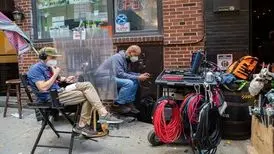 هالیوود به تعطیلی نزدیک می‌شود؛ نویسندگان اعتصاب می‌کنند
