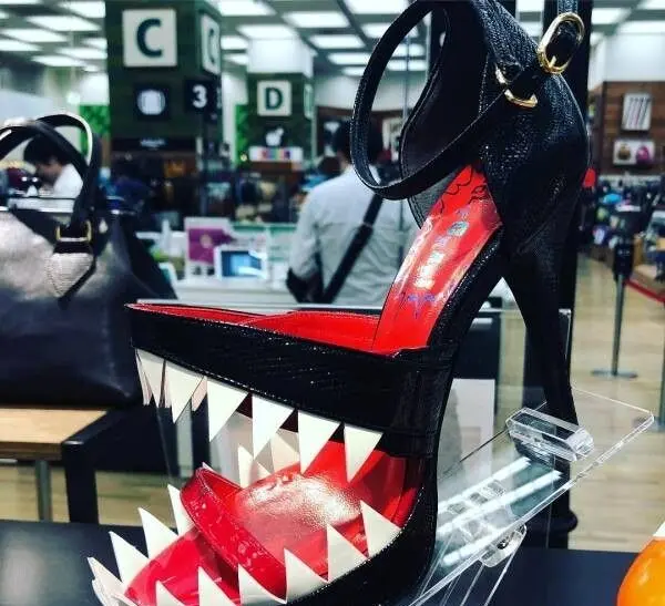 عجیب غریب‌ترین کفش‌هایی که سلبریتی ها پوشیدند