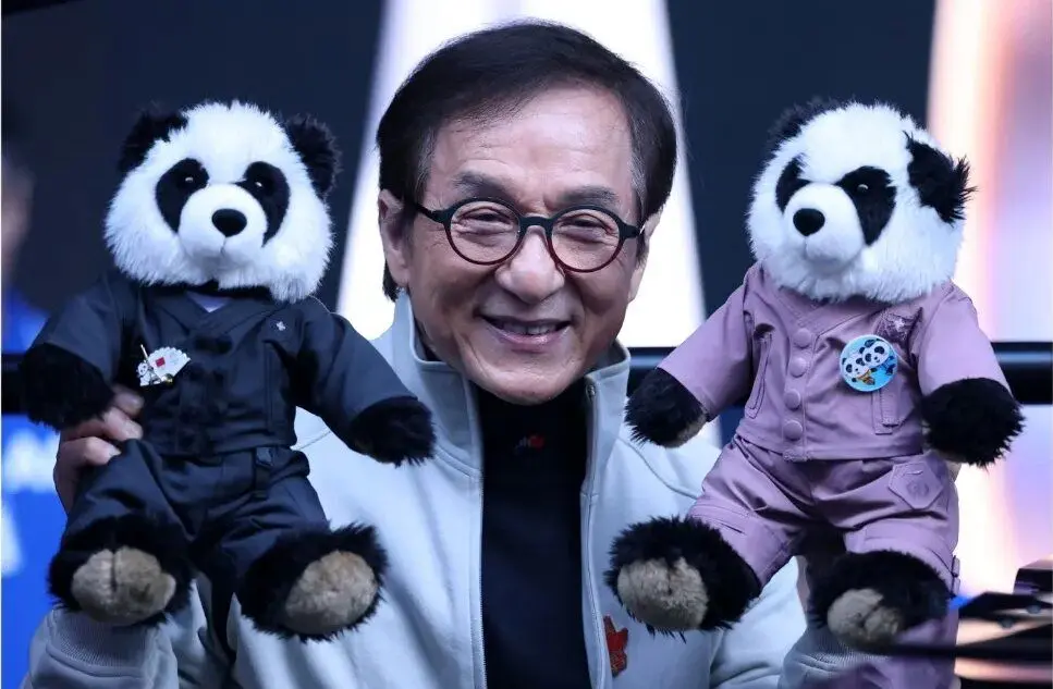 اهدای جایزه یک‌عمر دستاورد هنری جشنواره لوکارنو به جکی چان