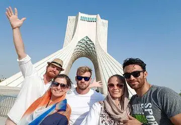 استخدام اینفلوئنسر خارجی برای تبلیغ ایران؛ پلمب‌های گسترده به گردشگری آسیب زده/ «گردشگر خارجی که بله و ایتا ندارد»
