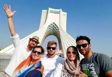 استخدام اینفلوئنسر خارجی برای تبلیغ ایران؛ پلمب‌های گسترده به گردشگری آسیب زده/ «گردشگر خارجی که بله و ایتا ندارد»
