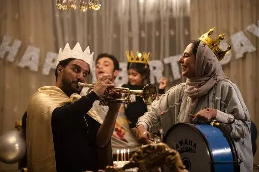 حمله فراستی به مهدویان و جواد عزتی؛ واکنش‌های جواد عزتی در نقش جدی هم کمدی است/ بعید میدانم مهدویان مکبث را خوانده باشد