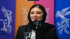 فرشته حسینی با اُورکُت و کلاه‌خود سربازی/ عکس