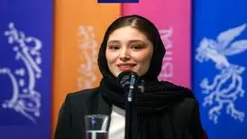 فرشته حسینی با اُورکُت و کلاه‌خود سربازی/ عکس