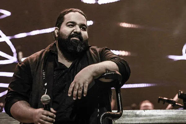 رضا صادقی کنسرت برگزار می‌کند ؛ کنسرتی برای همراهی با زلزله زدگان خوی
