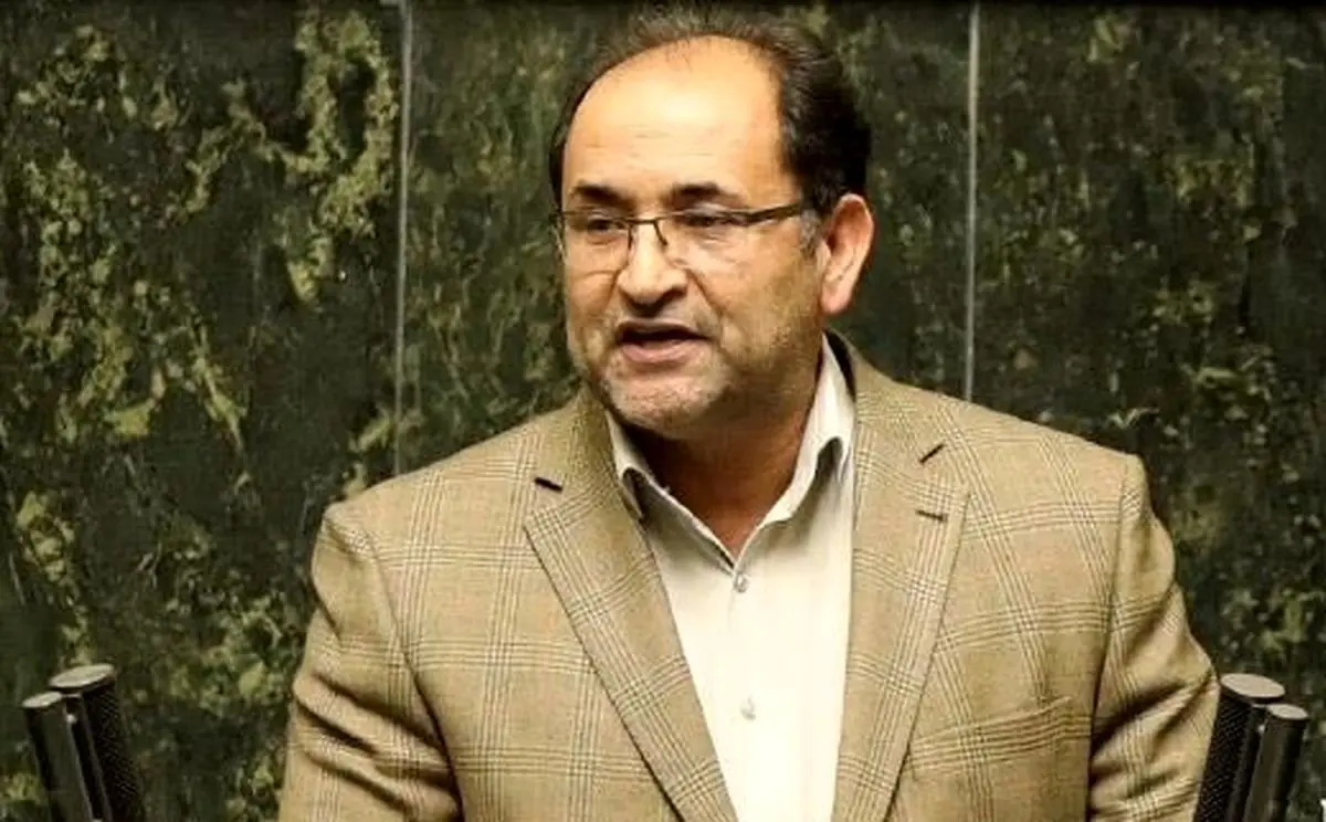 واکنش یک نماینده به حکم تبعید یک روزنامه نگار
