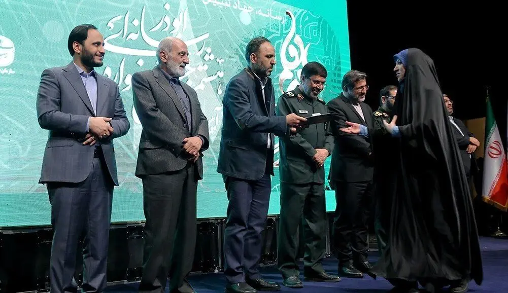 حسین شریعتمداری جهادگر رسانه ای سال شد، سخنگوی دولت رئیسی، چهره رسانه ای ۱۴۰۱