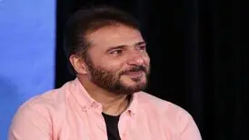 چشمان اشک‌آلود سیدجواد هاشمی در نشست خبری فیلم «شهر گربه‌ها»/ عکس