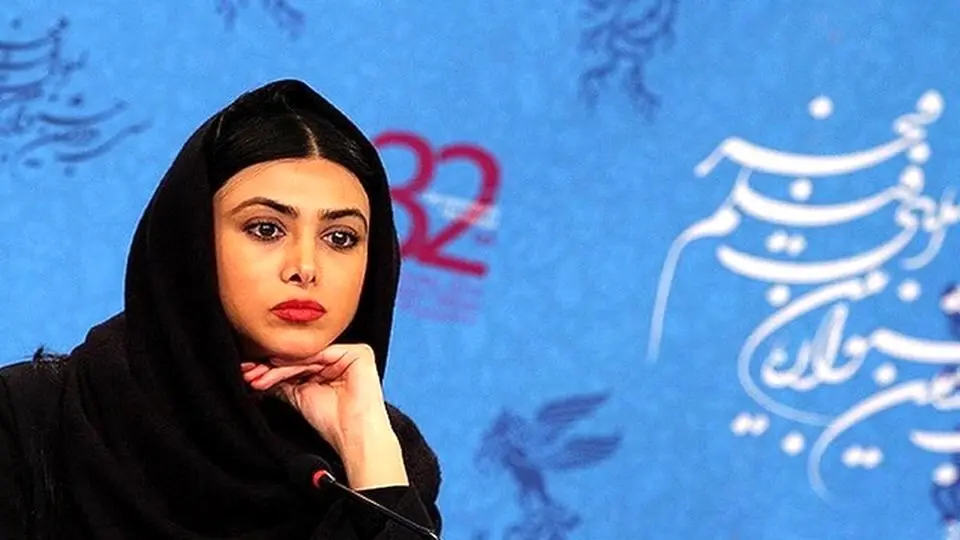آزاده صمدی ممنوع‌الخروج شد
