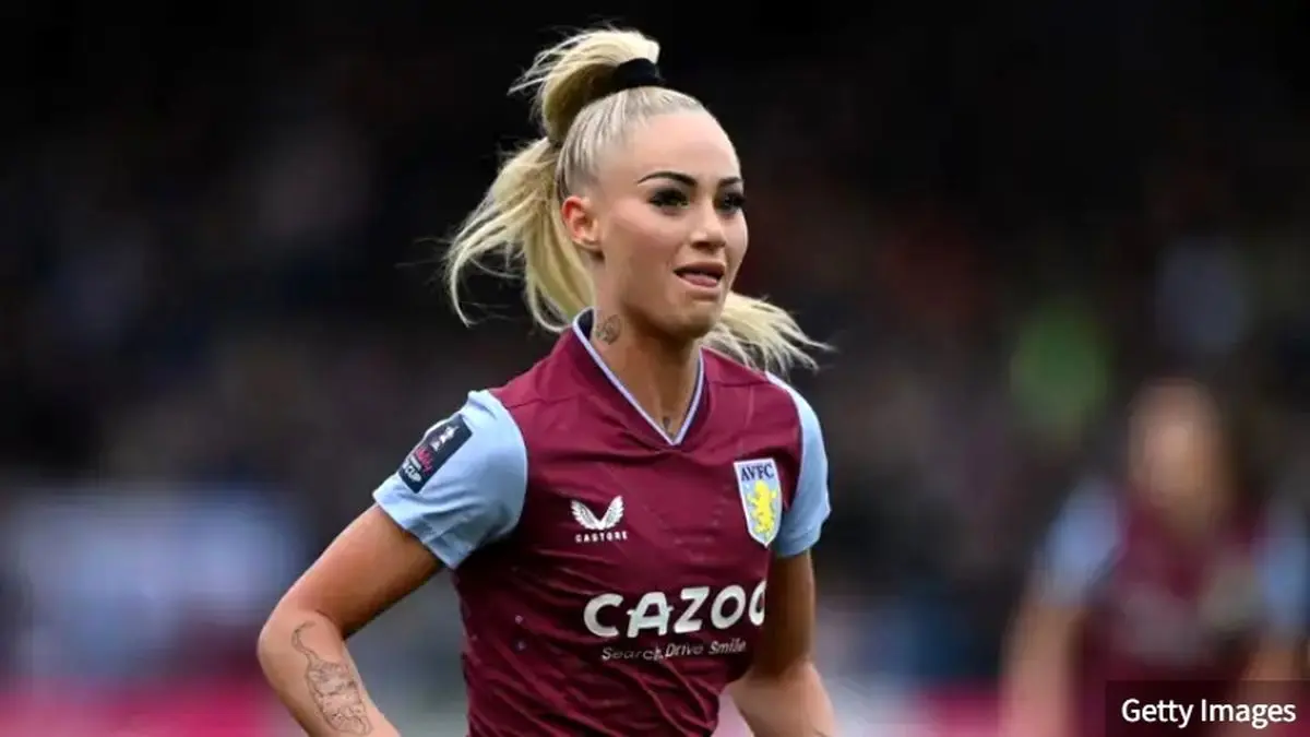 زیباترین فوتبالیست زن جهان وارد حرفه‌ای شد که باور نمی‌کنید!
