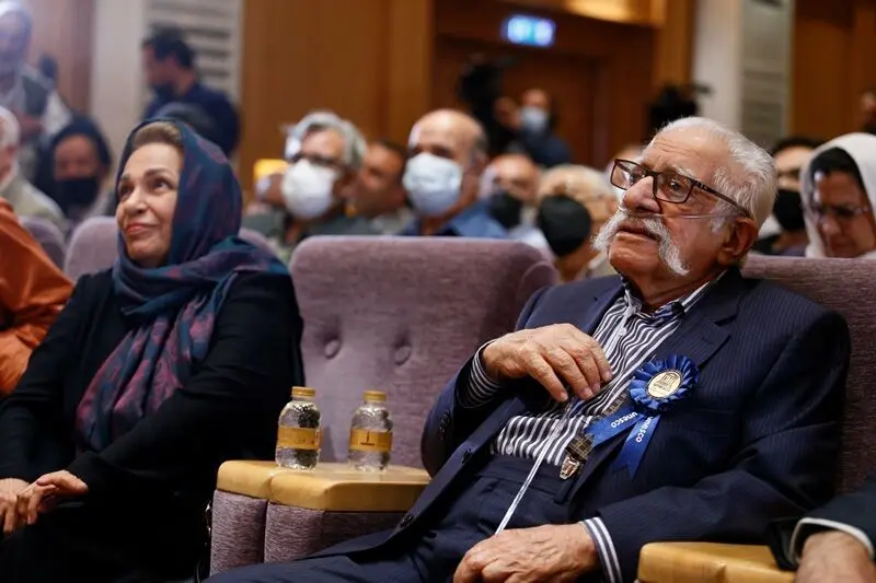 ارفعی: من گِرهی از نقش قالی فرهنگ ایران زمین هستم/ آموزگار: به فرهیختگان نسل خودم می‌بالم