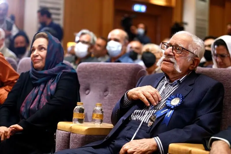 ارفعی: من گِرهی از نقش قالی فرهنگ ایران زمین هستم/ آموزگار: به فرهیختگان نسل خودم می‌بالم