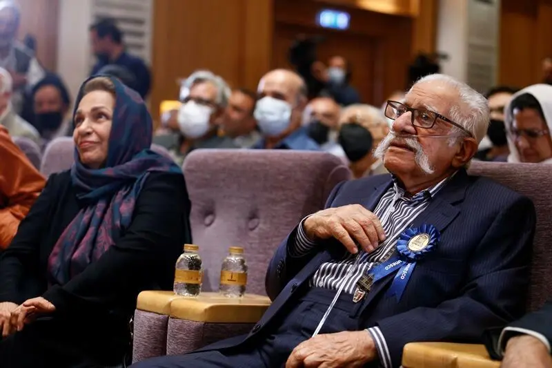 ارفعی: من گِرهی از نقش قالی فرهنگ ایران زمین هستم/ آموزگار: به فرهیختگان نسل خودم می‌بالم