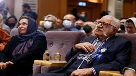 ارفعی: من گِرهی از نقش قالی فرهنگ ایران زمین هستم/ آموزگار: به فرهیختگان نسل خودم می‌بالم