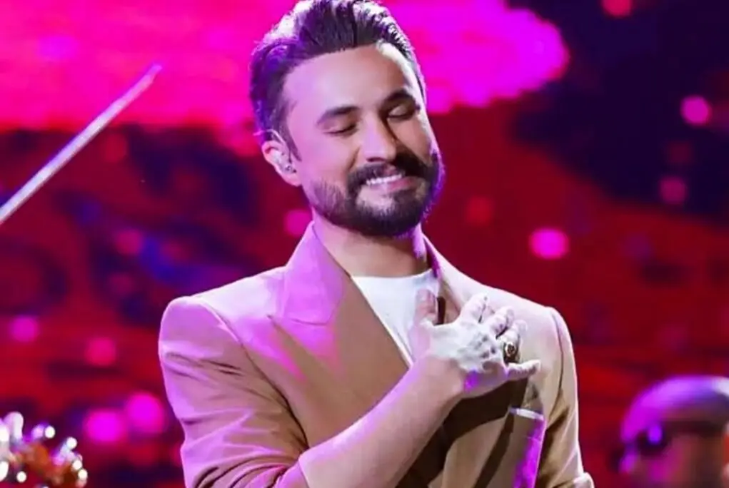راغب خواند: چو ایران مباشد تن من مباد