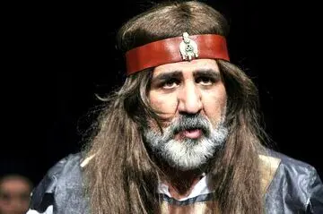 بازیگر سینما و تلویزیون: بازیگری از تئاتر شروع می‌شود
