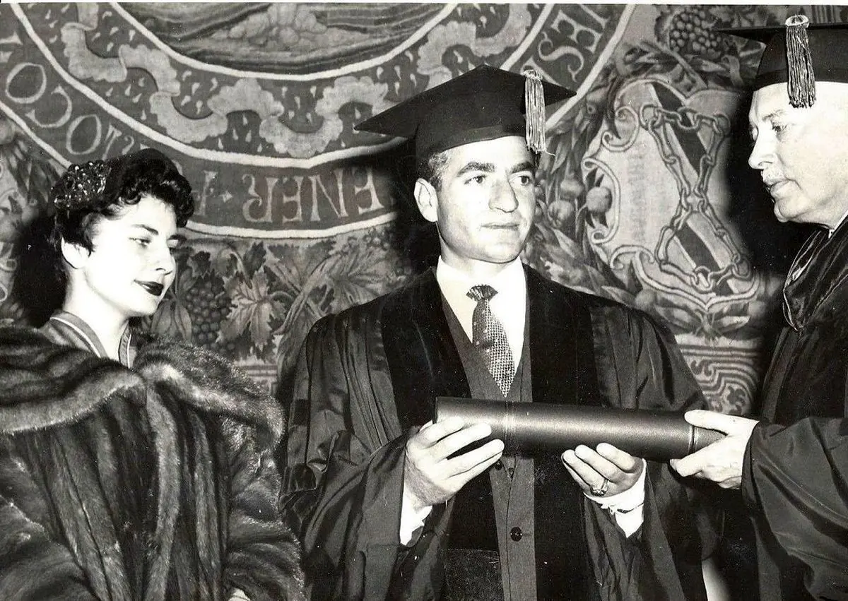 سفر در زمان؛ «محمدرضا پهلوی و همسر دوم اش ثریا در کربلا»؛ دهه 30/ تصاویر