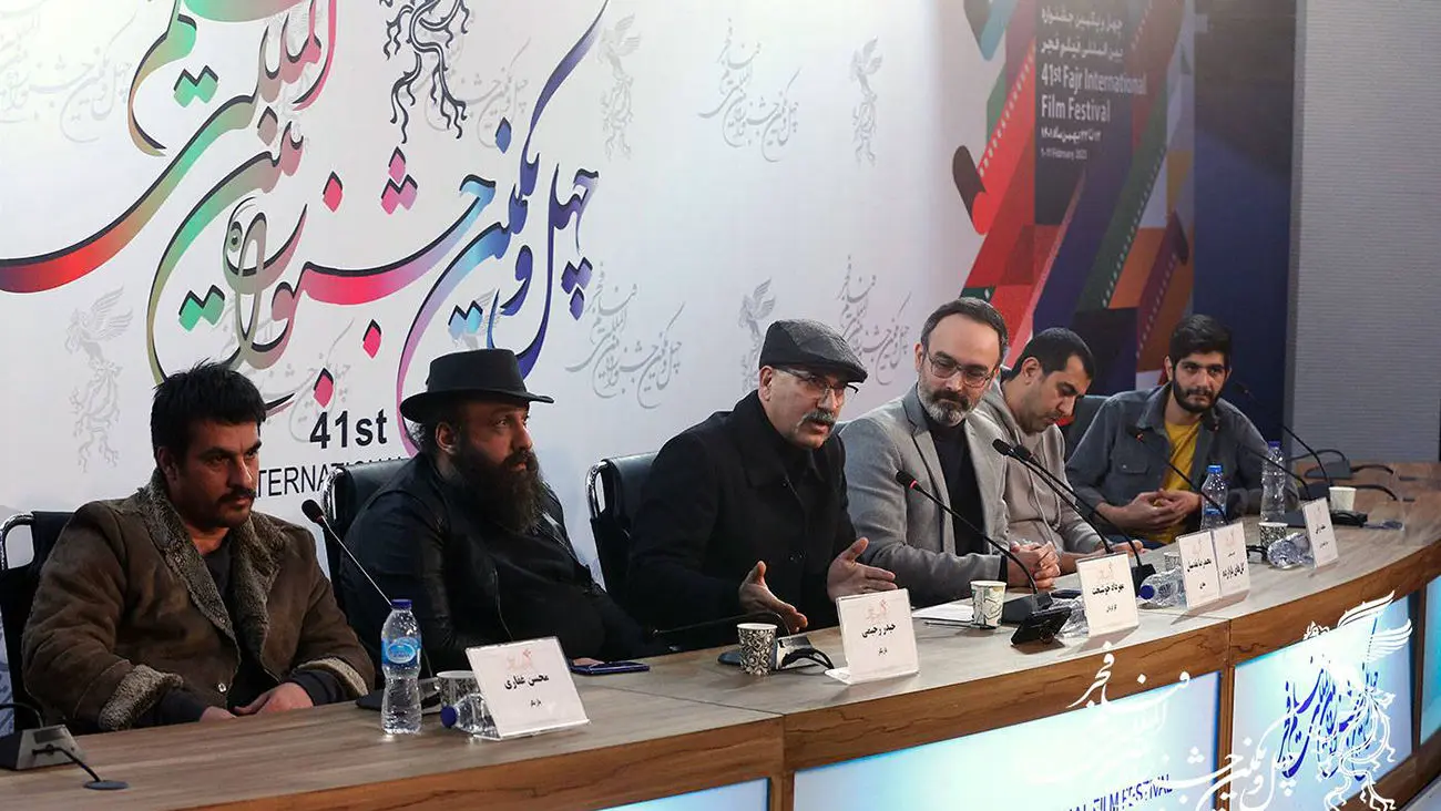 کارگردان «گل های باوارده» : فیلم به نمایش درآمده مزخرف است
