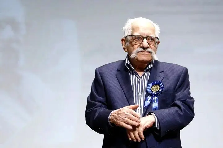 چه کسی منشور کورش را به فارسی ترجمه کرد؟
