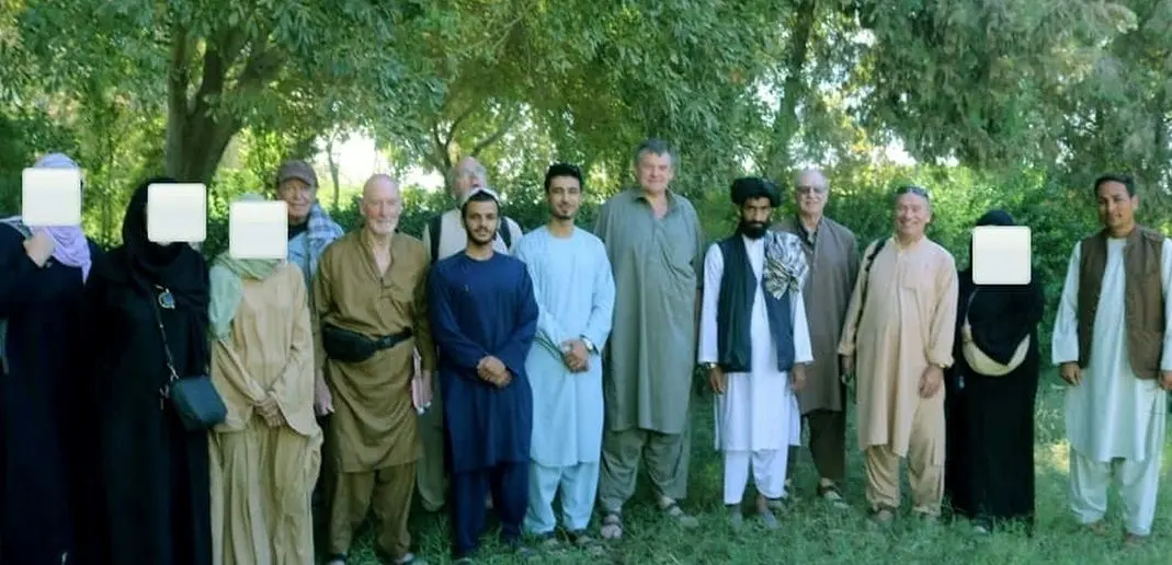 طالبان چهره زنان گردشگر خارجی را پوشاند!
